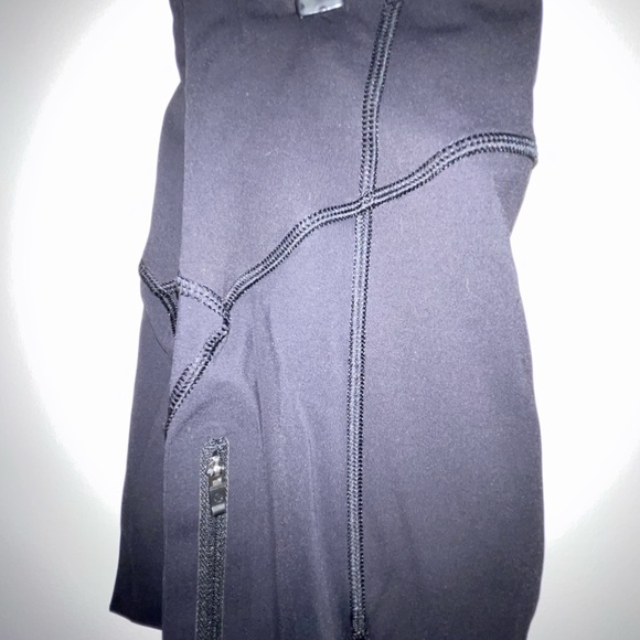 SOLD Lululemon mesh side capri - Picture 4 of 6